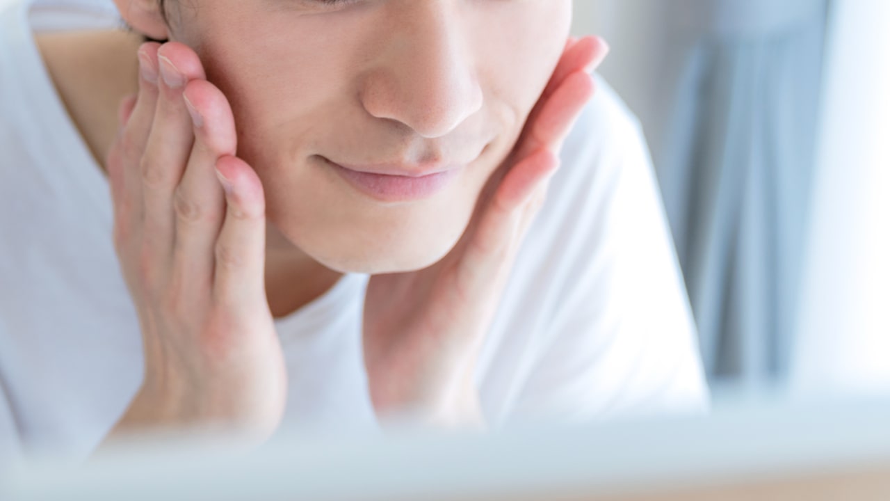 メンズメイクはナチュラルが人気 その理由とメイク方法について