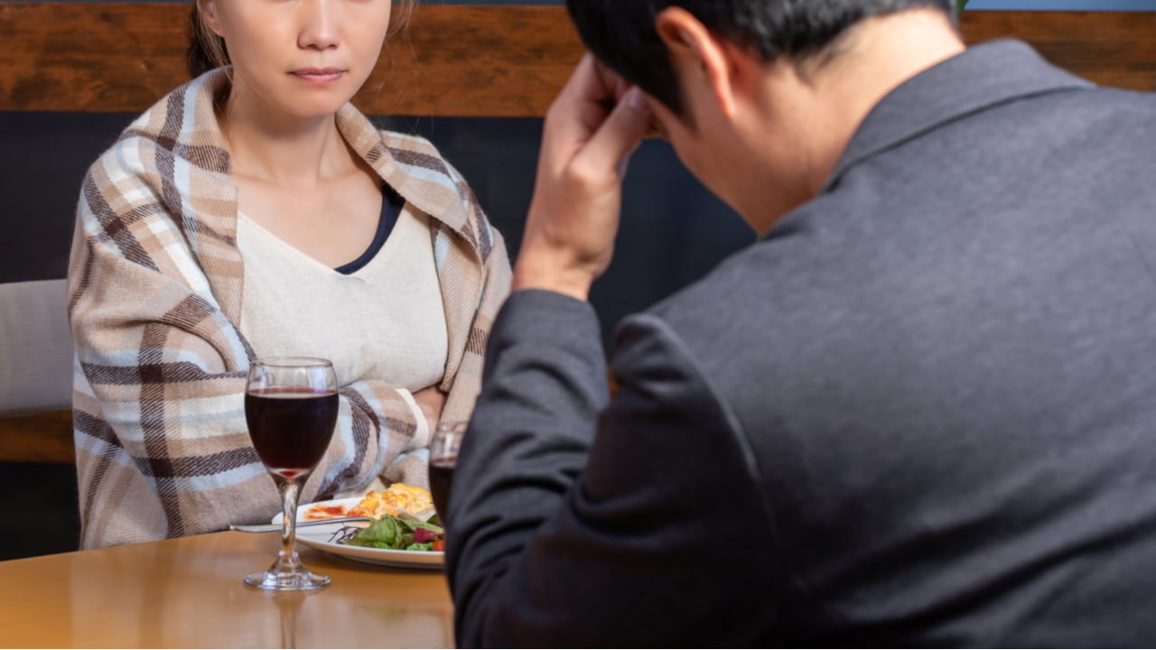 マッチングアプリの初デートで会話が続くコツやngトーク例を紹介