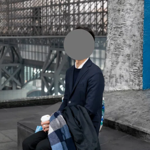 Photojoyが京都駅周辺で撮影した雨天時のプロフィール写真サンプル